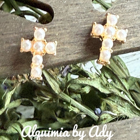 Tiny pearl cross pave stud earrings - Picture 1 of 1